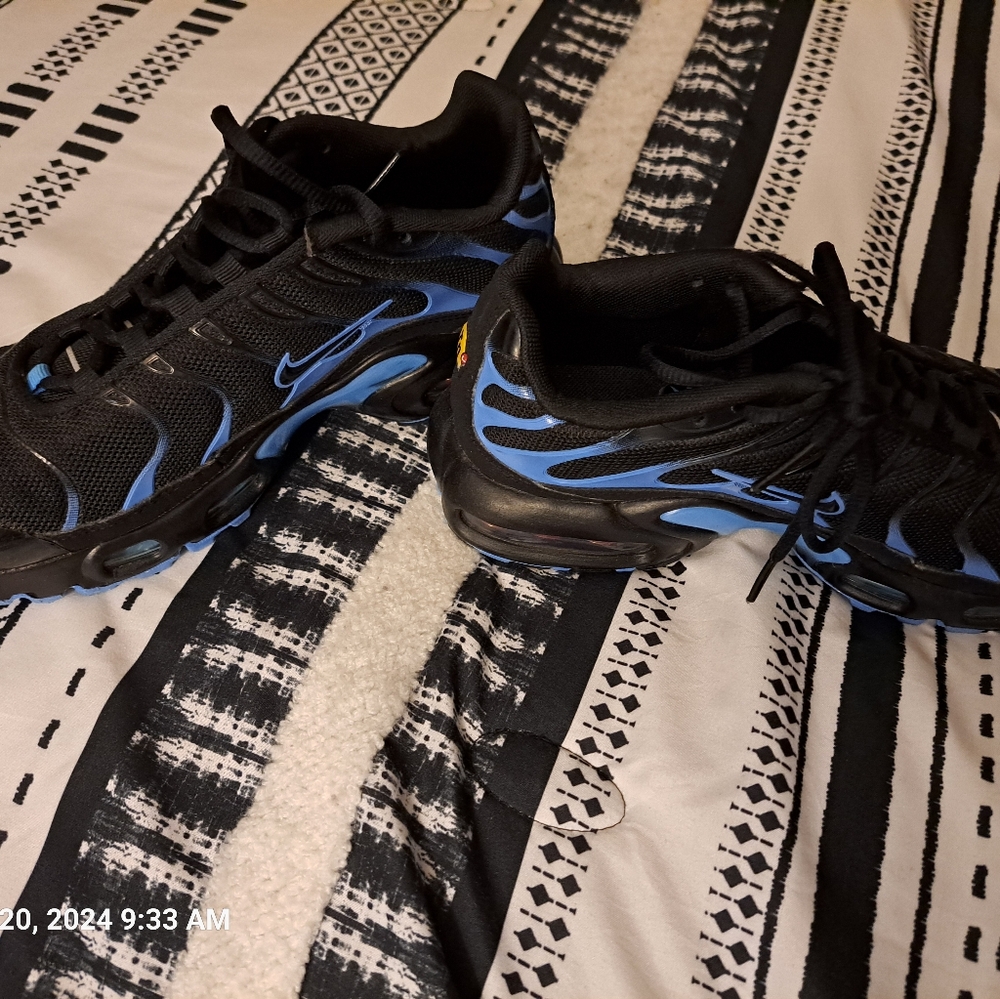 BIG KIDS NIKE AIR MAX SIZE 5.5